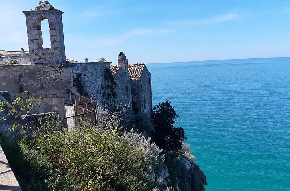 Cosa vedere a Peschici: Itinerario tra Storia e Tramonti